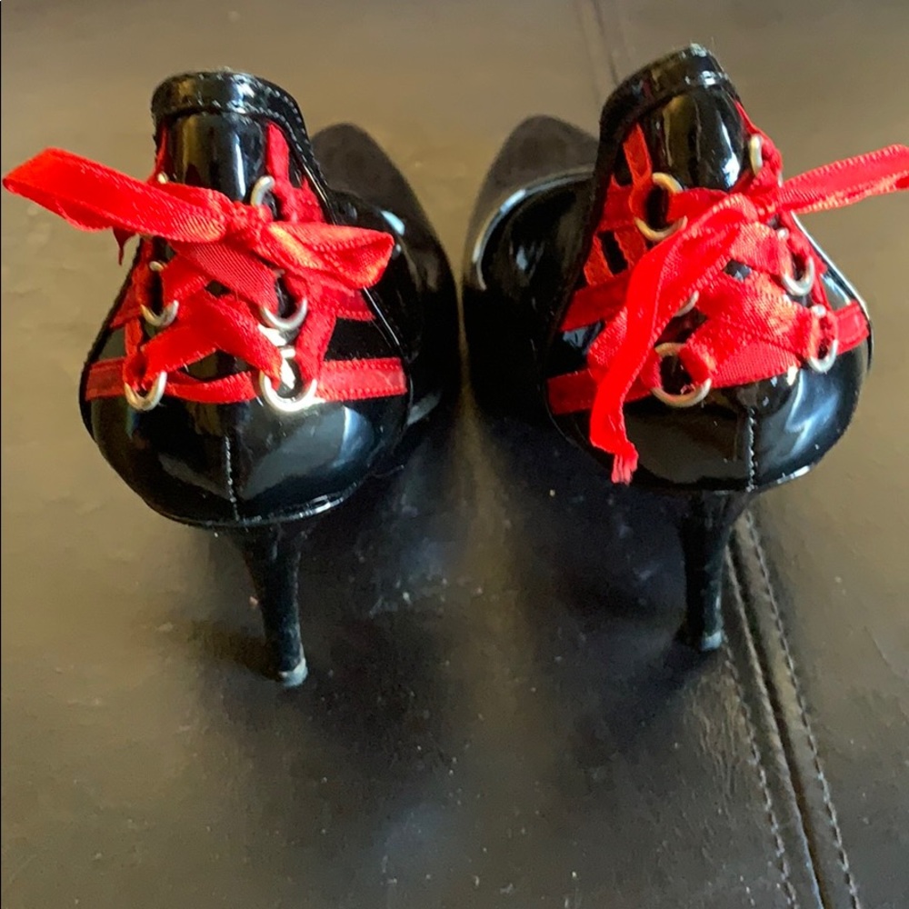 Laceup heels